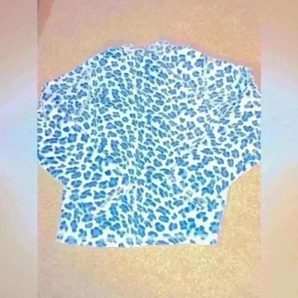 Girls Old Navy Leopard Sweater - Picture 2 of 3